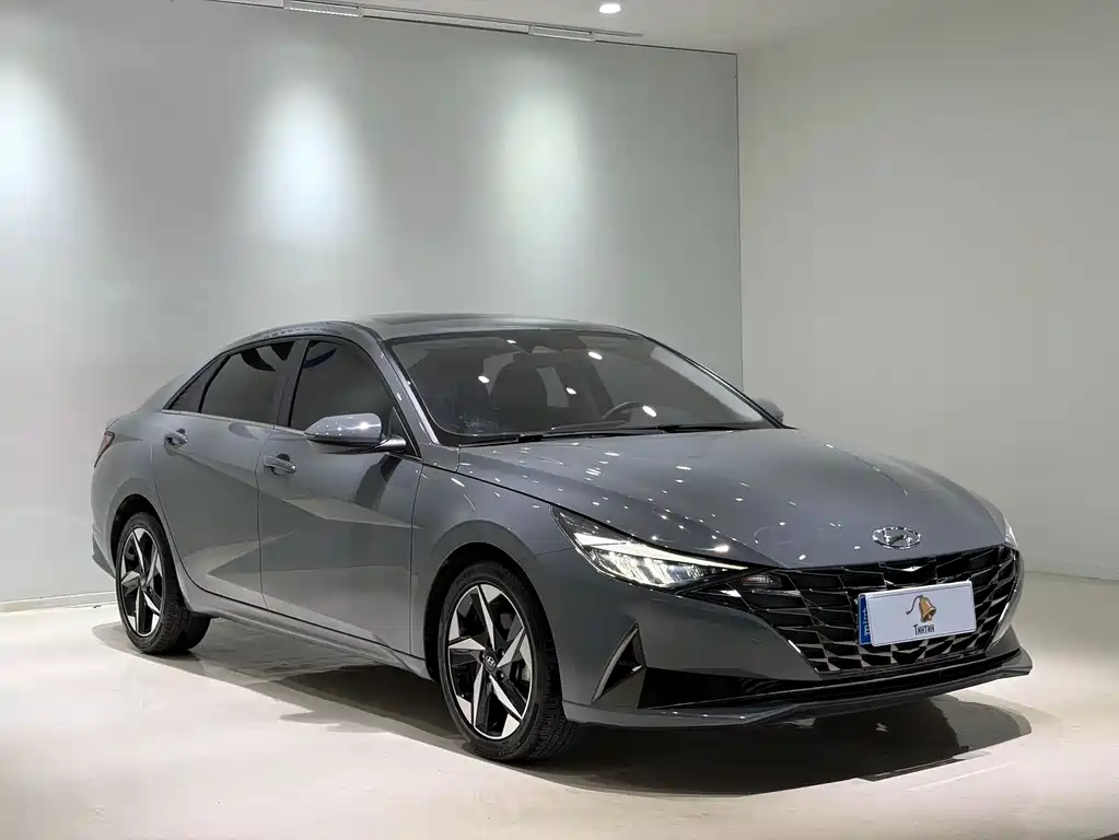 Hyundai Elantra — фото 3