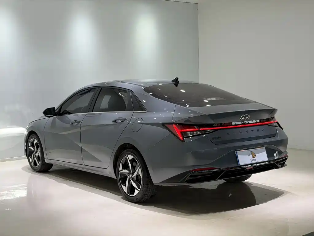 Hyundai Elantra — фото 4