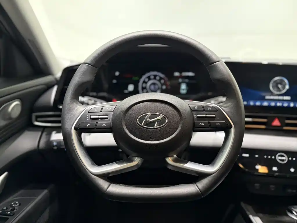 Hyundai Elantra — фото 10