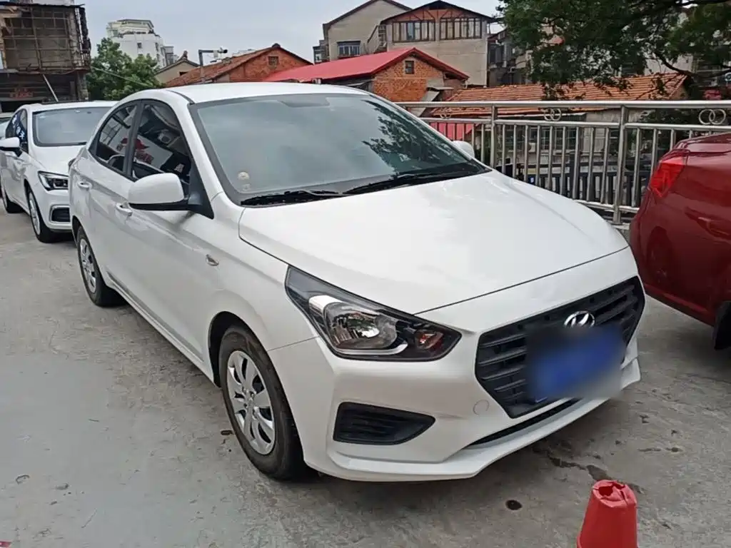 Hyundai Verna — фото 4