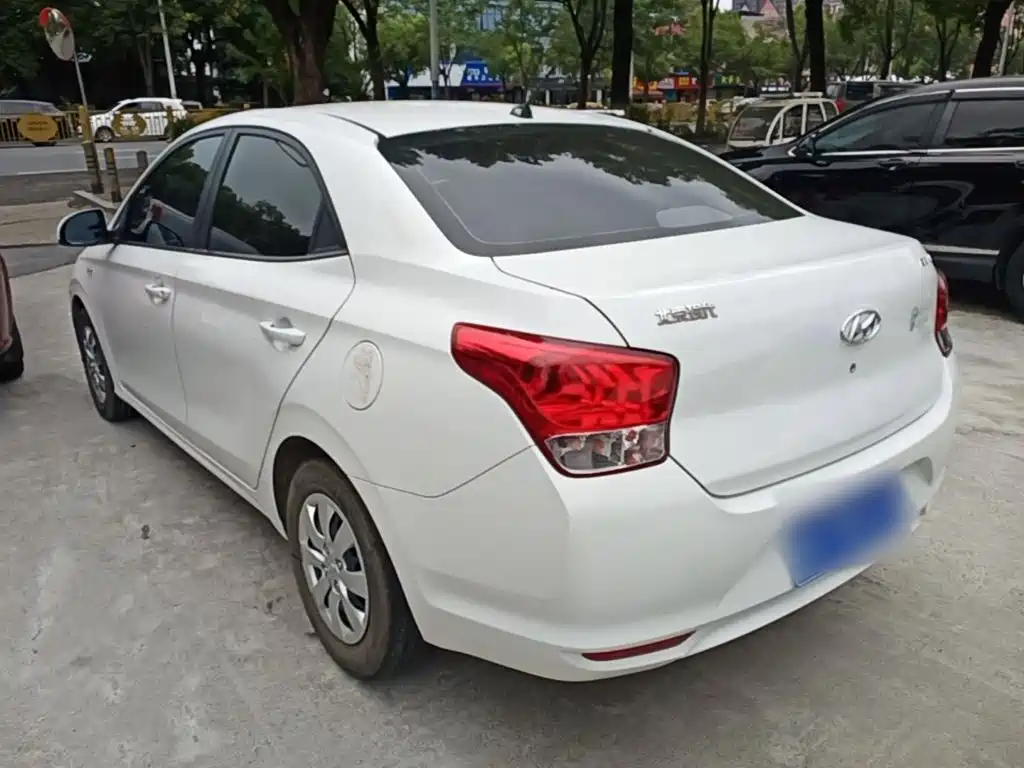 Hyundai Verna — фото 5