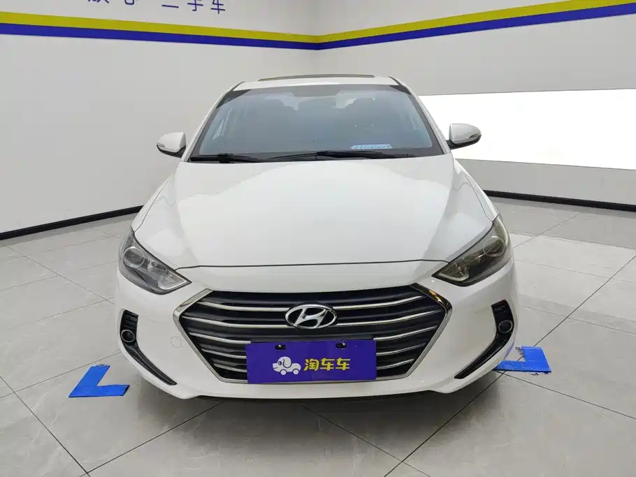 Hyundai Elantra — фото 2