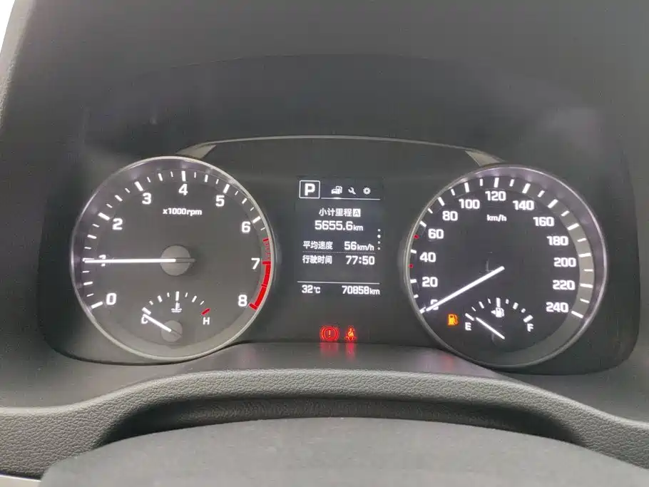 Hyundai Elantra — фото 14