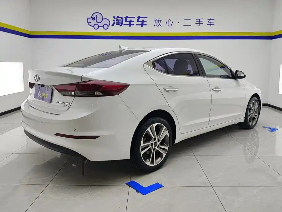 Hyundai Elantra — фото 3