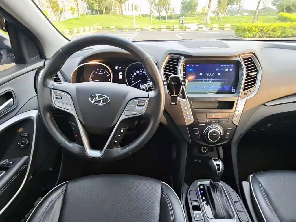 Hyundai Santa Fe — фото 30