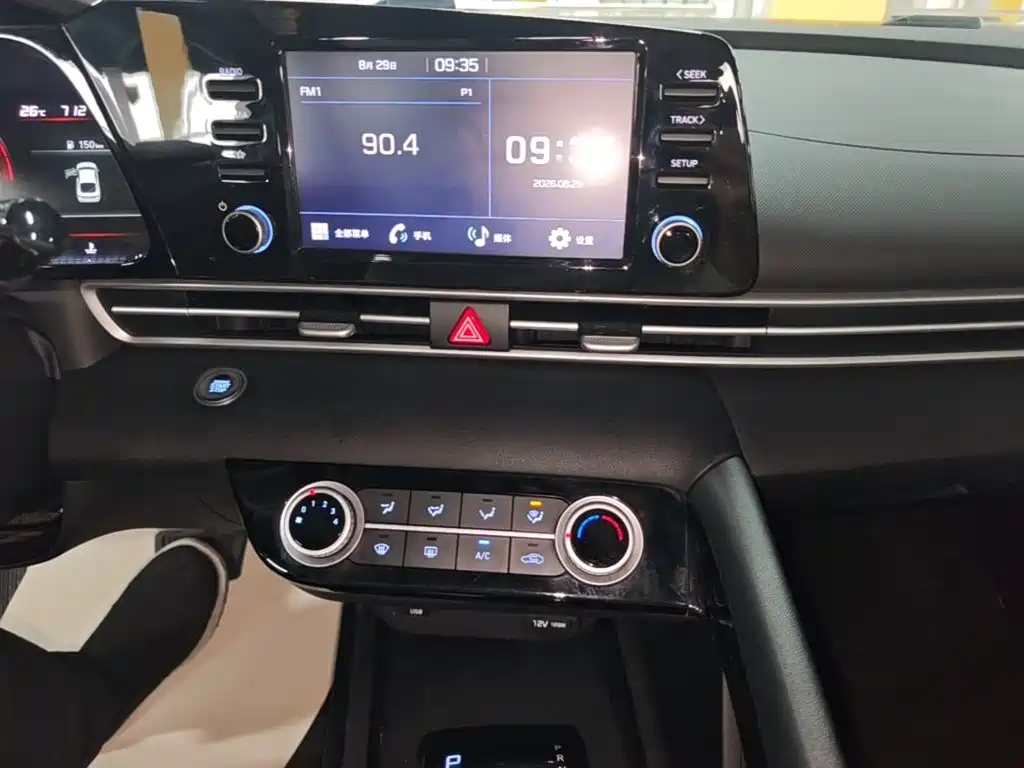 Hyundai Elantra — фото 13