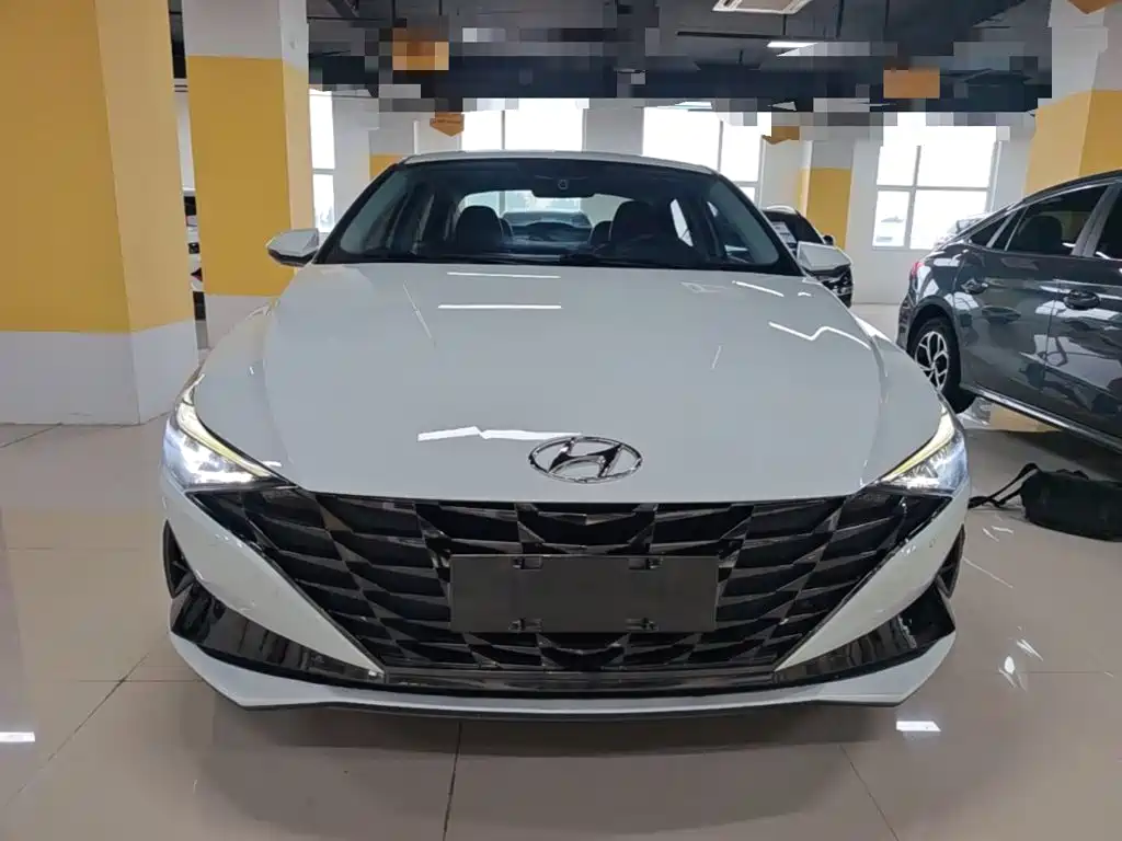 Hyundai Elantra — фото 3