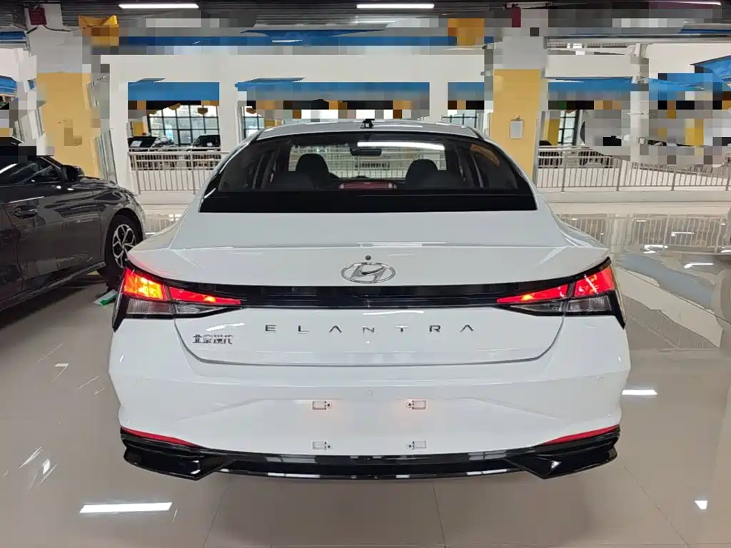 Hyundai Elantra — фото 6