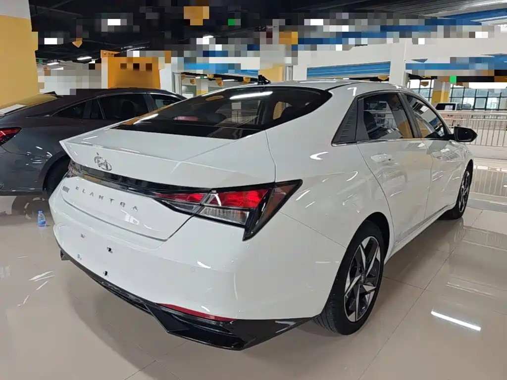 Hyundai Elantra — фото 7