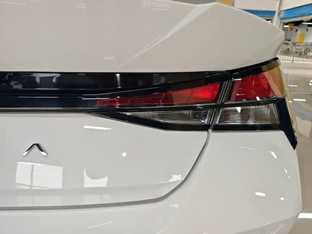 Hyundai Elantra — фото 8