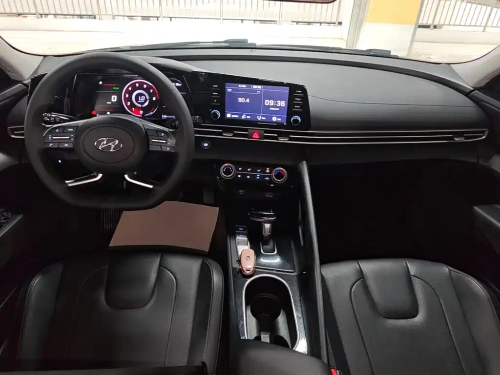 Hyundai Elantra — фото 10