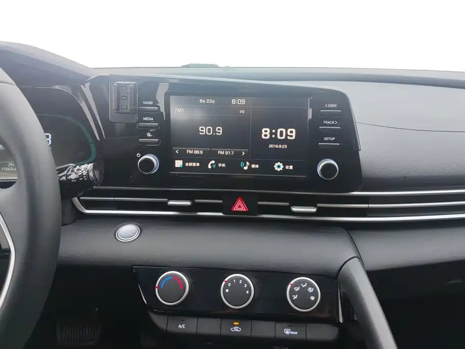 Hyundai Elantra — фото 13
