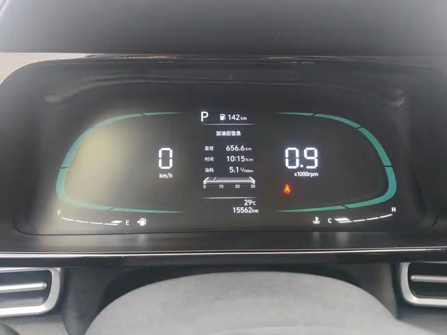 Hyundai Elantra — фото 14