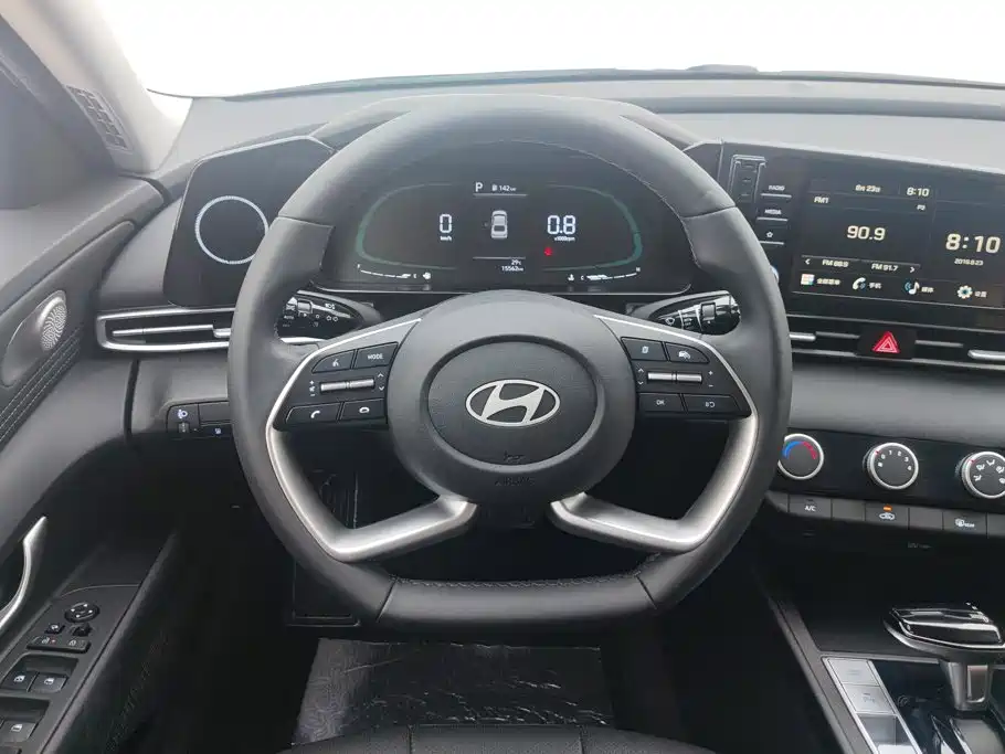 Hyundai Elantra — фото 15