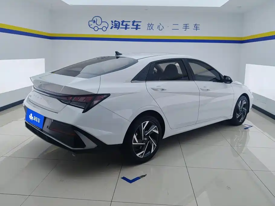 Hyundai Elantra — фото 3