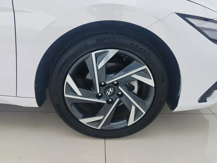 Hyundai Elantra — фото 6