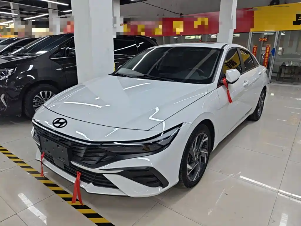Hyundai Elantra — фото 2