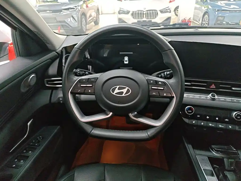 Hyundai Elantra — фото 11