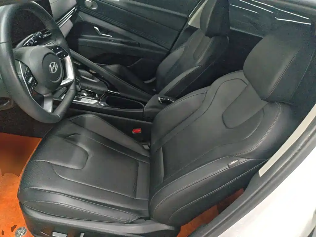 Hyundai Elantra — фото 15