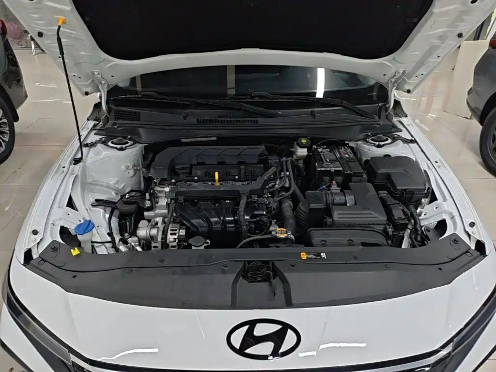 Hyundai Elantra — фото 20
