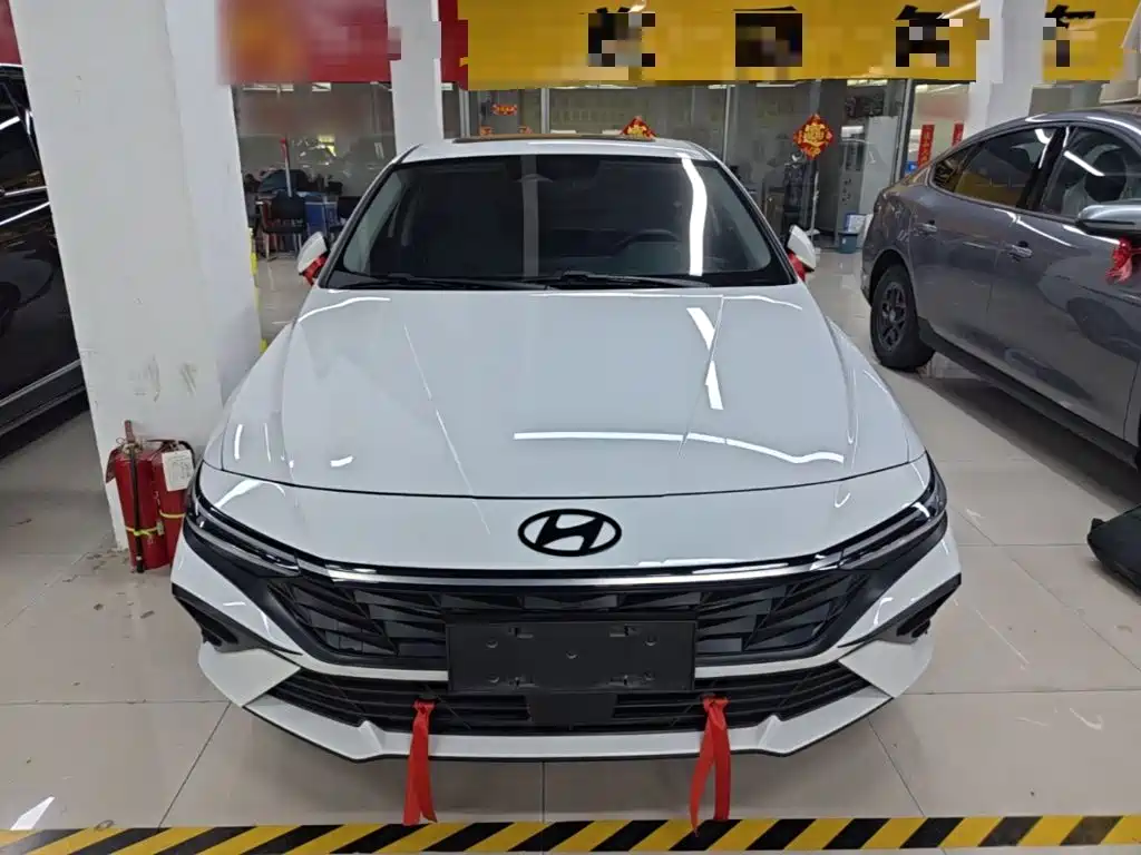 Hyundai Elantra — фото 3