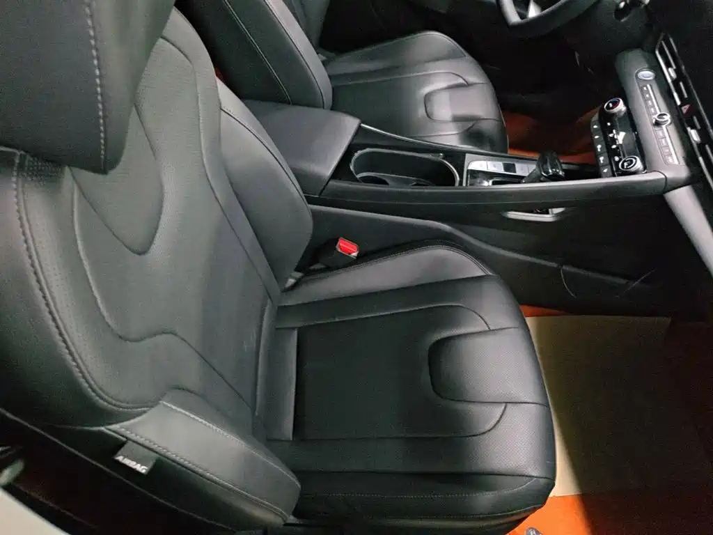 Hyundai Elantra — фото 25