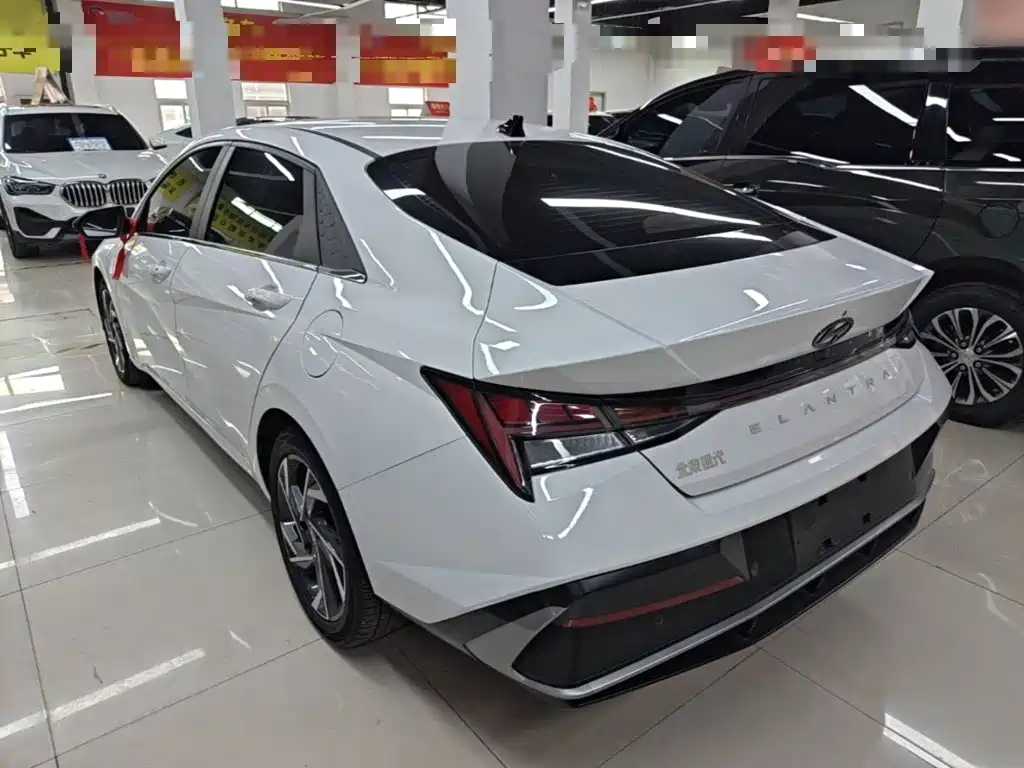 Hyundai Elantra — фото 5