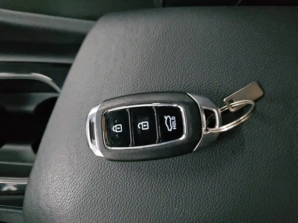 Hyundai Elantra — фото 9