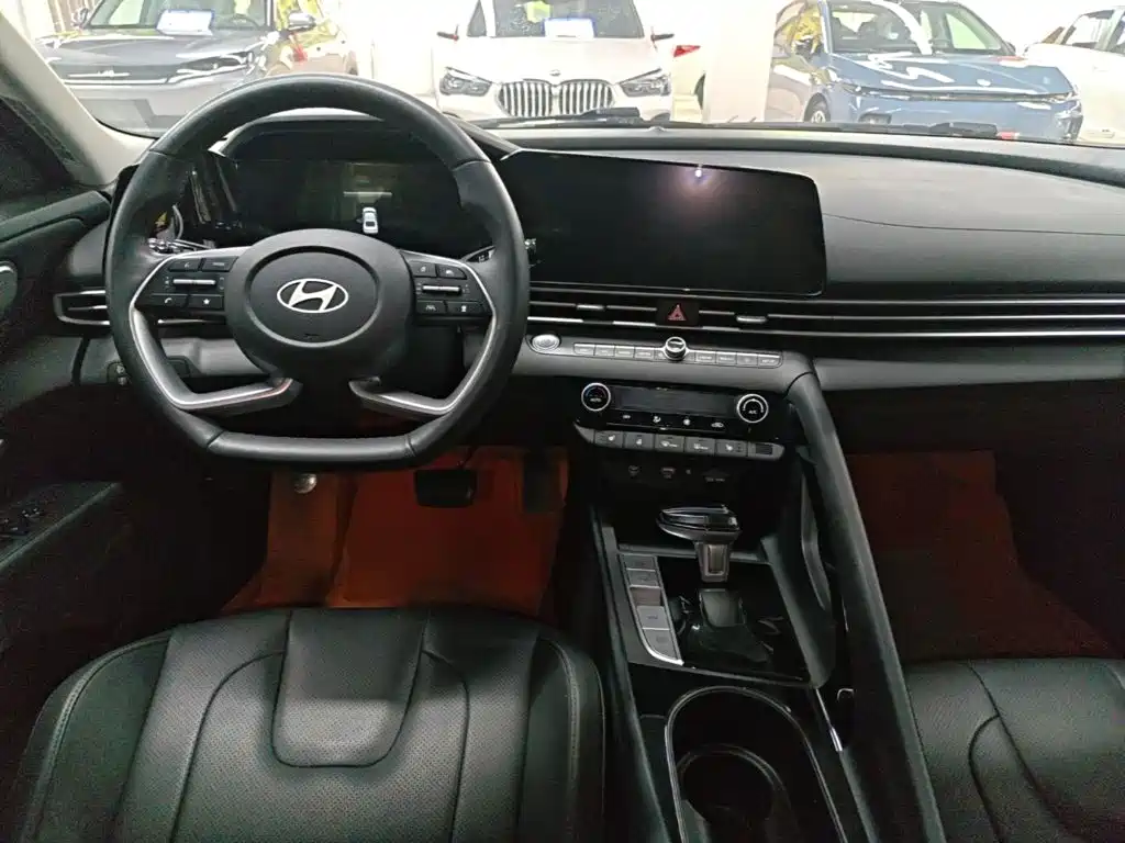 Hyundai Elantra — фото 10