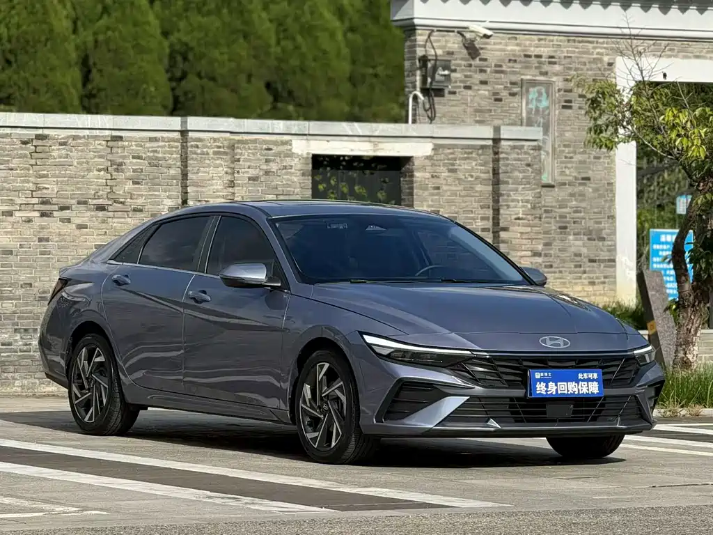 Hyundai Elantra — фото 2