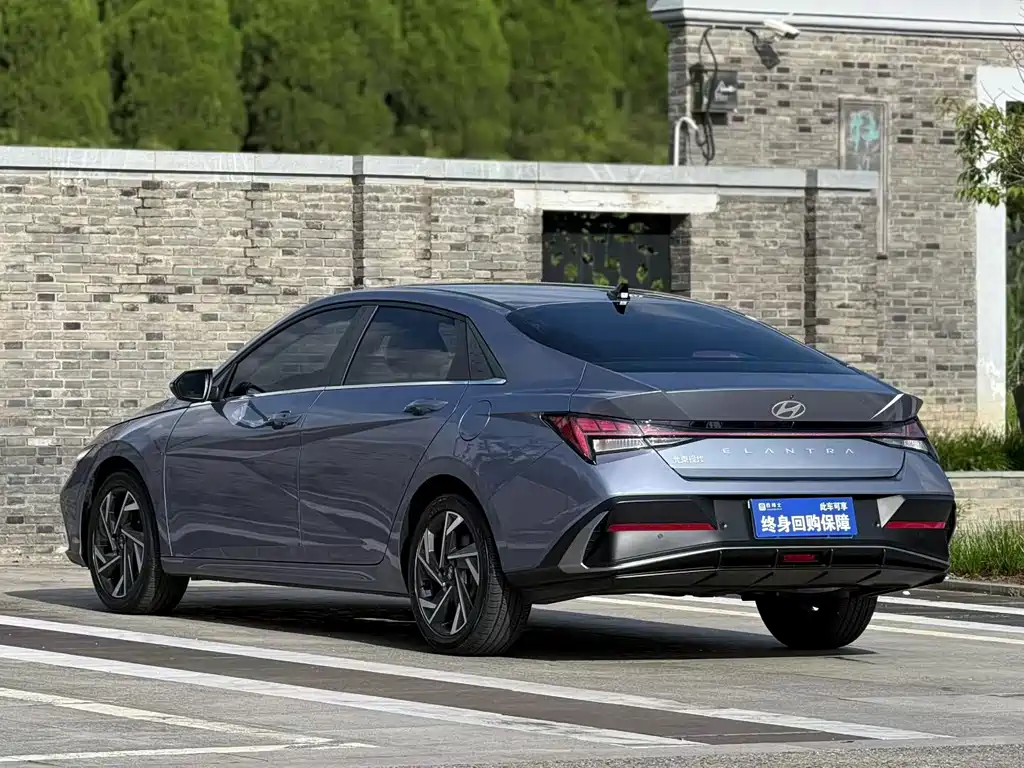 Hyundai Elantra — фото 3