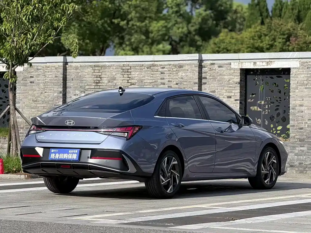 Hyundai Elantra — фото 4
