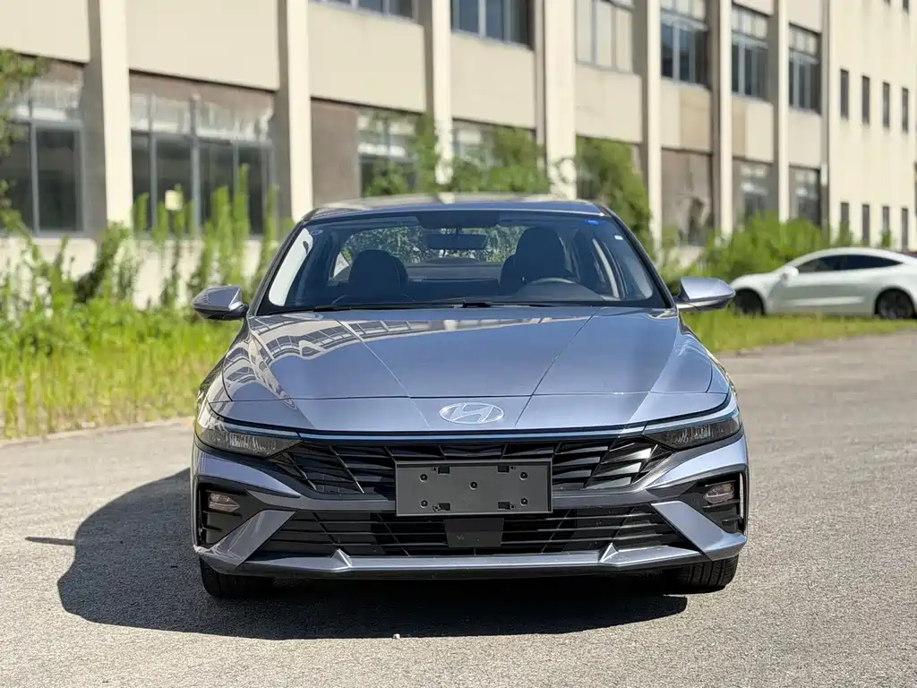 Hyundai Elantra — фото 2