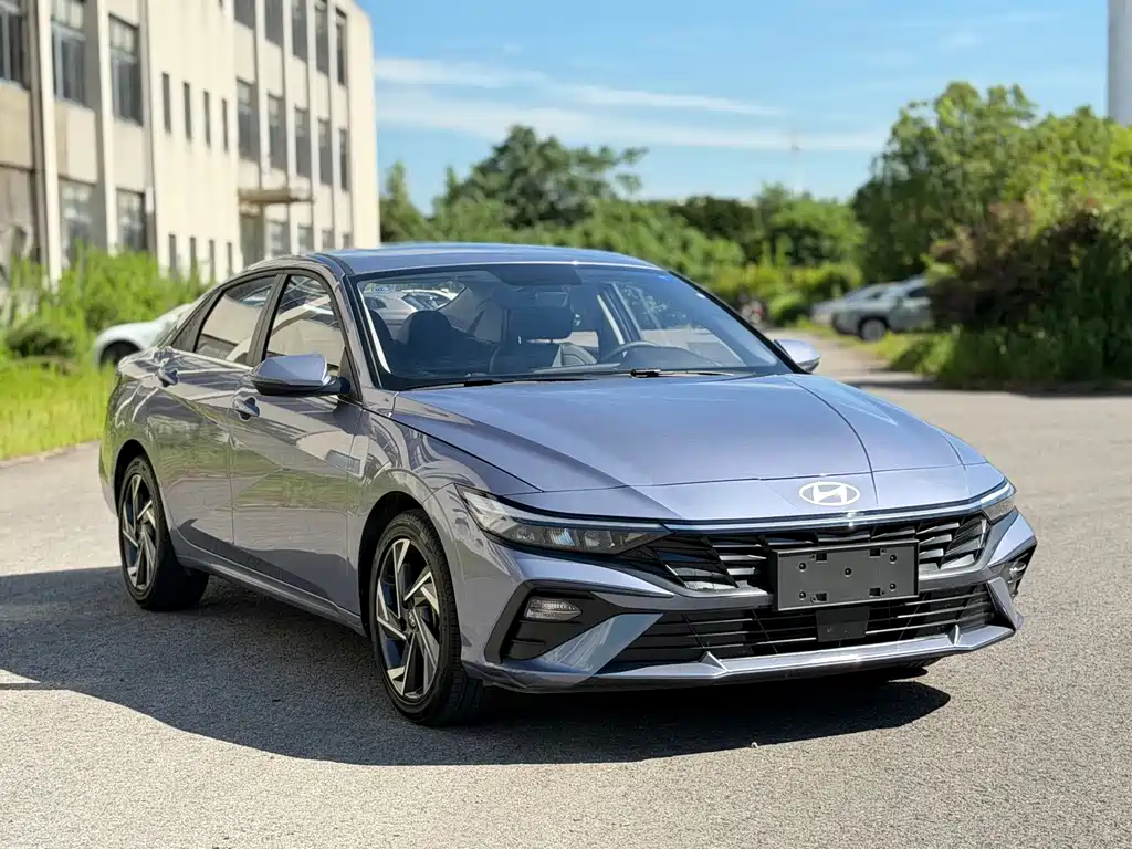 Hyundai Elantra — фото 3
