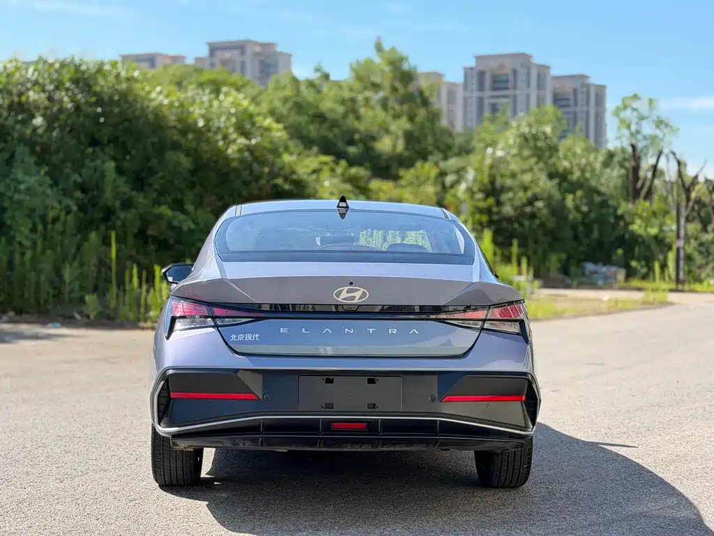 Hyundai Elantra — фото 5