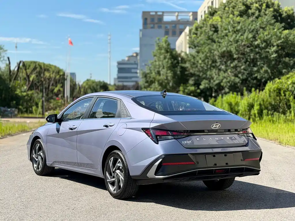 Hyundai Elantra — фото 6