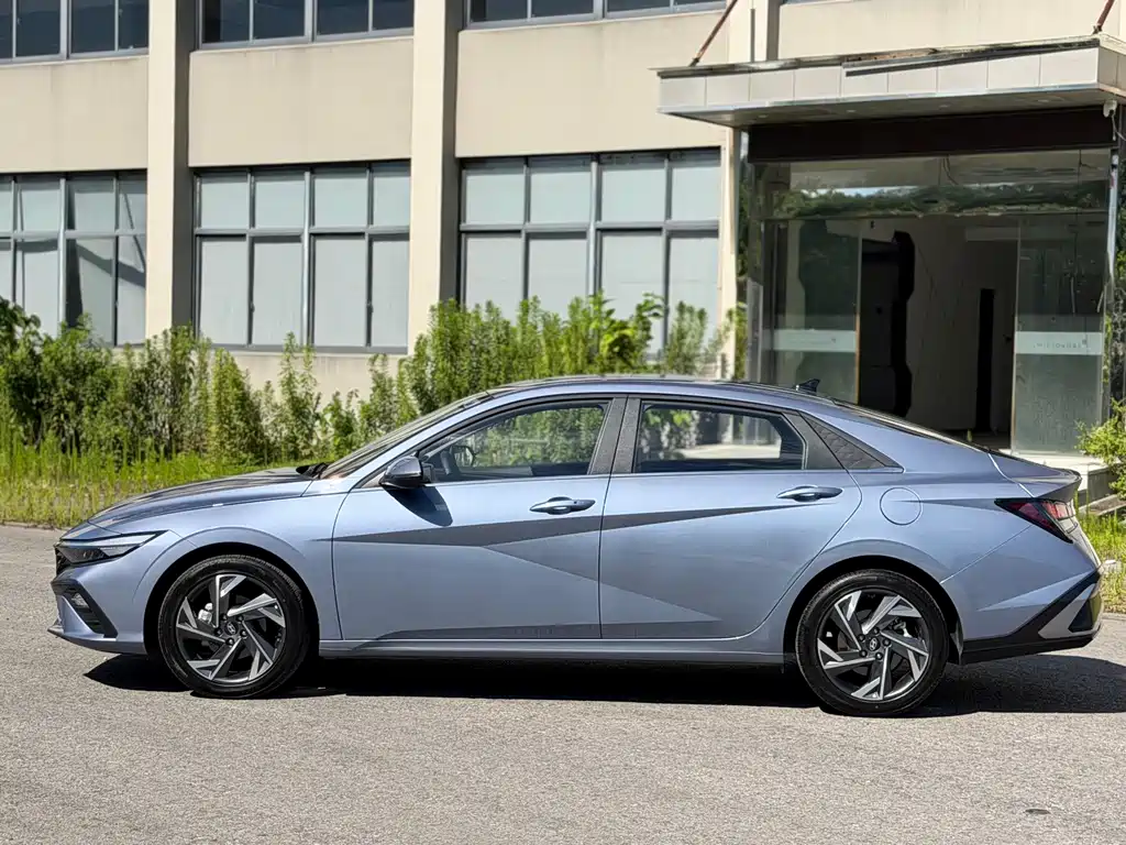 Hyundai Elantra — фото 7
