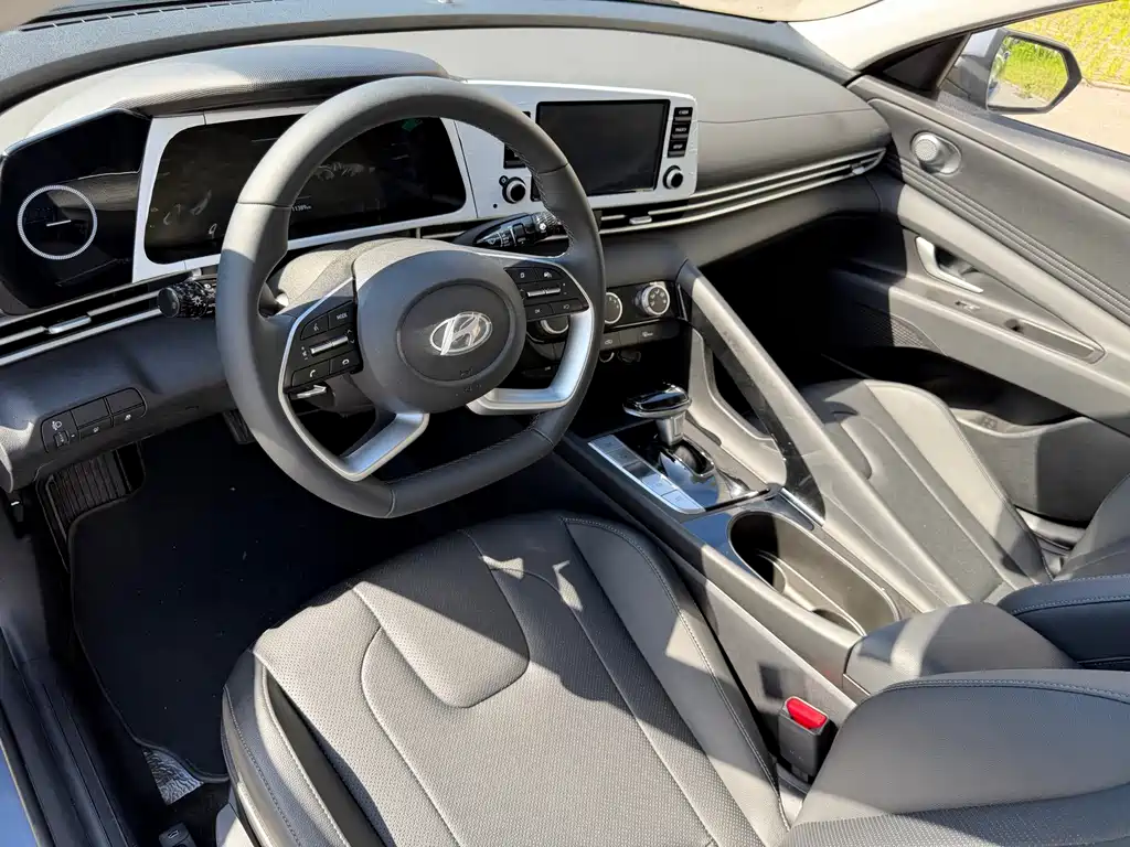 Hyundai Elantra — фото 8