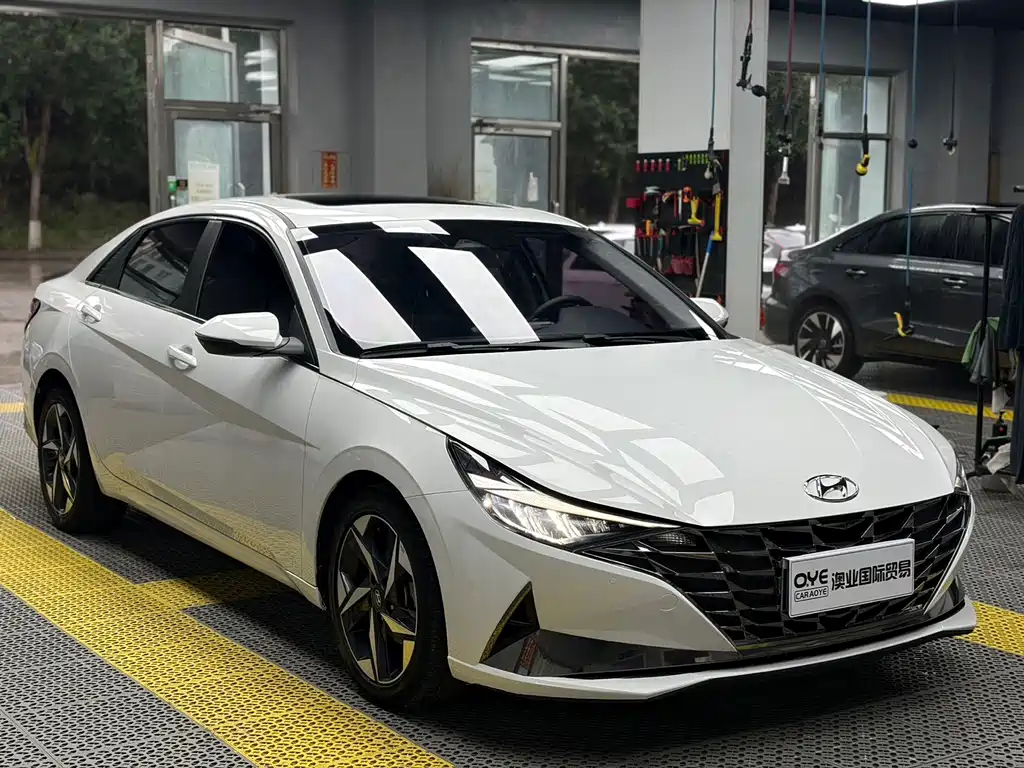 Hyundai Elantra — фото 3