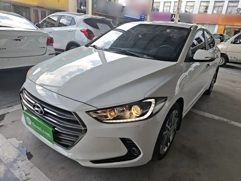 Hyundai Elantra — фото 2