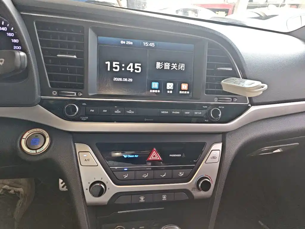 Hyundai Elantra — фото 13