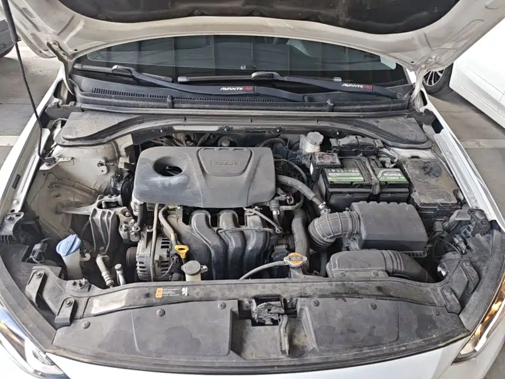 Hyundai Elantra — фото 20