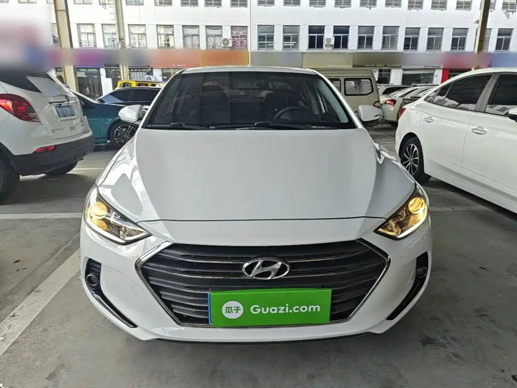 Hyundai Elantra — фото 3