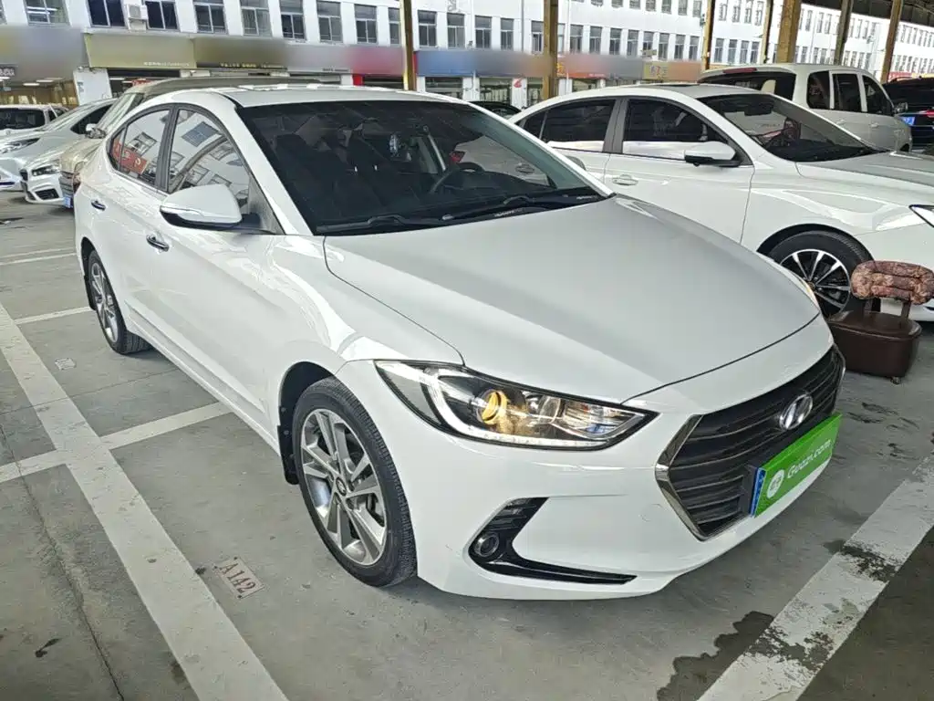 Hyundai Elantra — фото 4