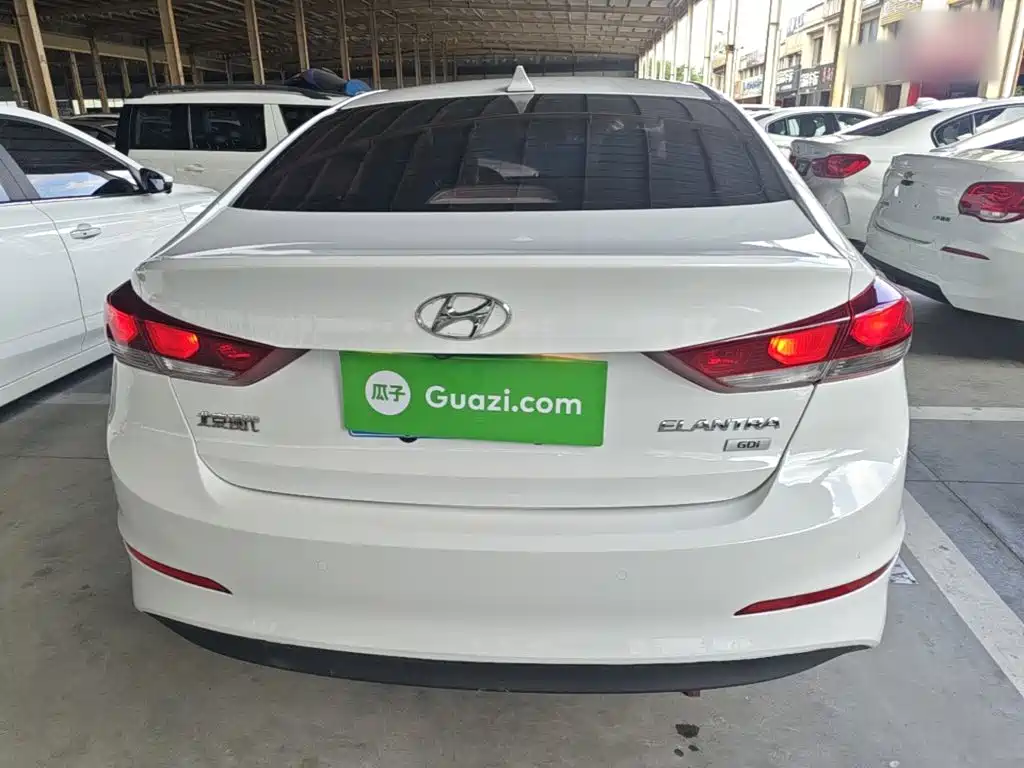 Hyundai Elantra — фото 6