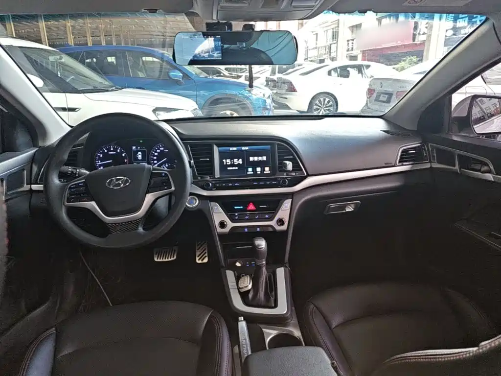 Hyundai Elantra — фото 10