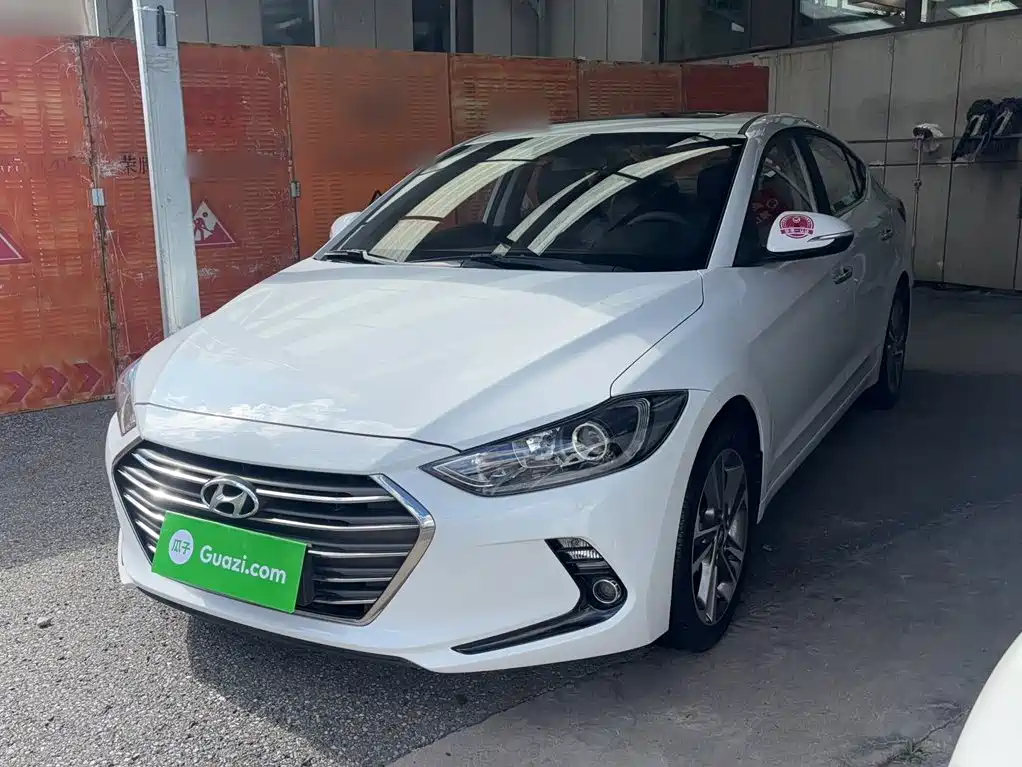 Hyundai Elantra — фото 2