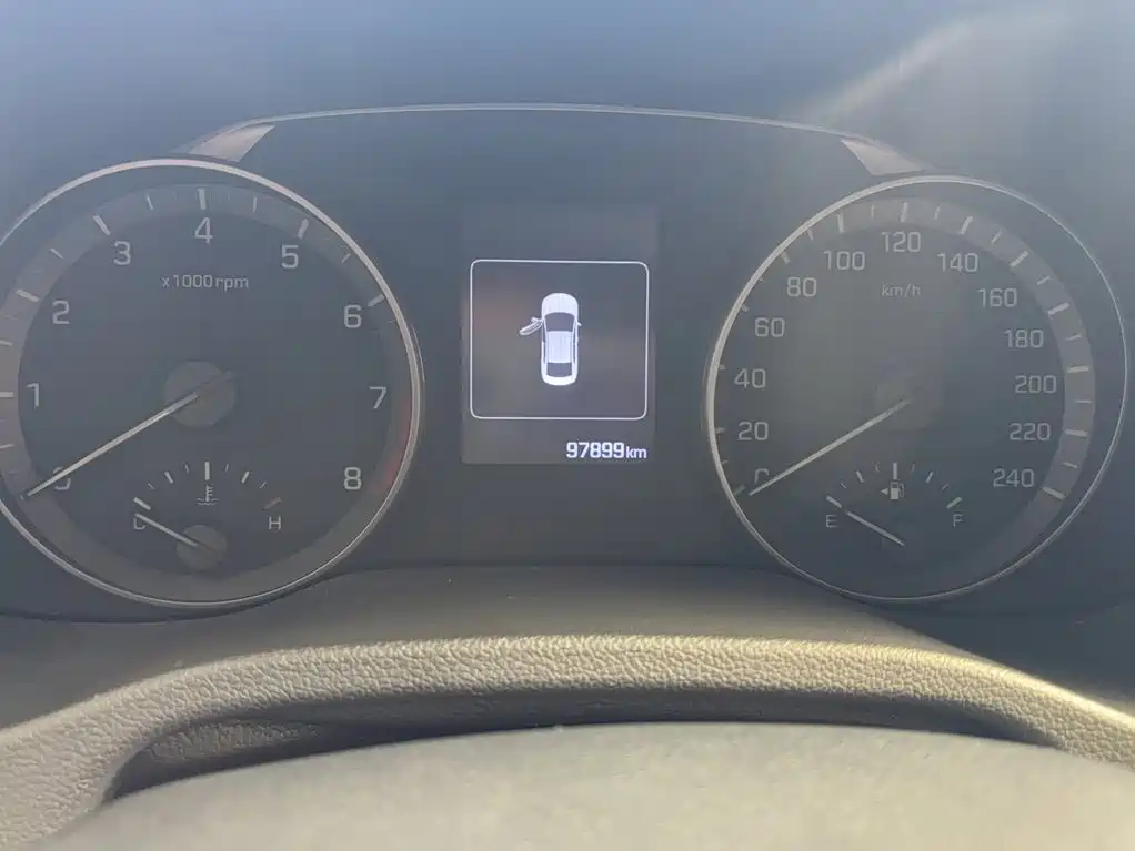 Hyundai Elantra — фото 3