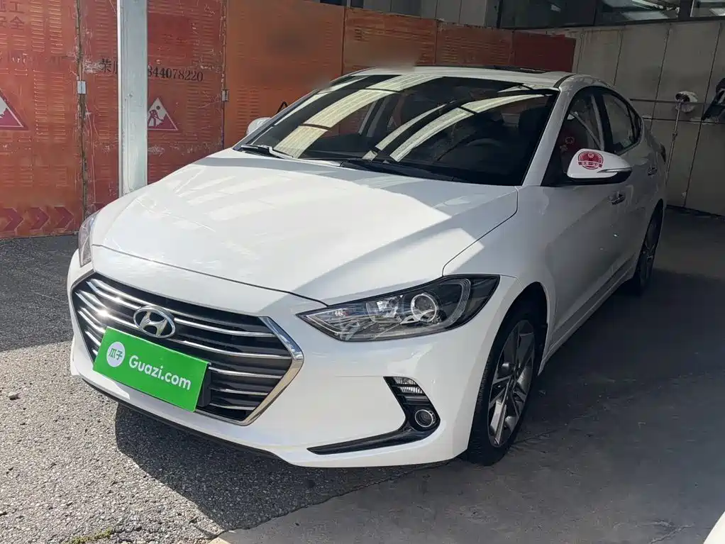 Hyundai Elantra — фото 4