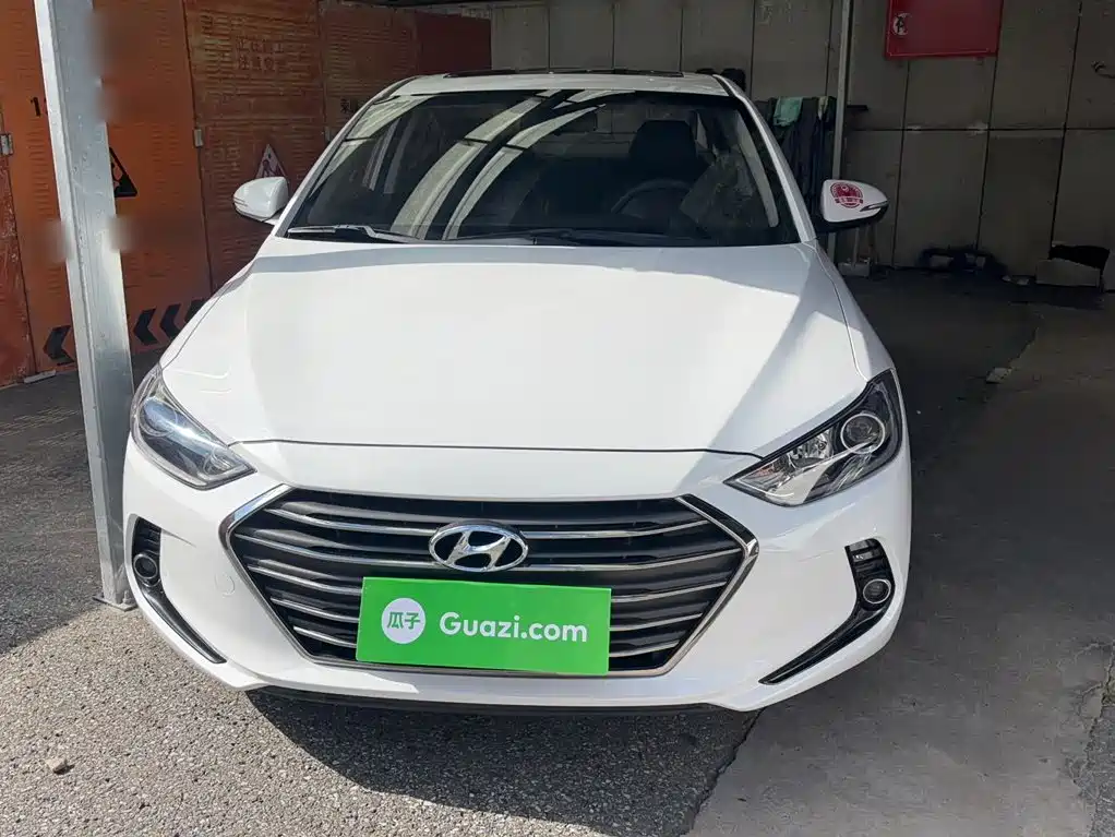 Hyundai Elantra — фото 5